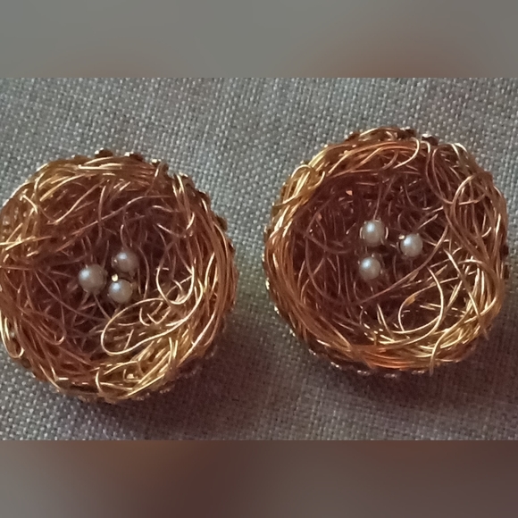 Vintage Gold Tone Wire Bird Nest Egg Rare Clip On Earrings - Picture 1 of 6